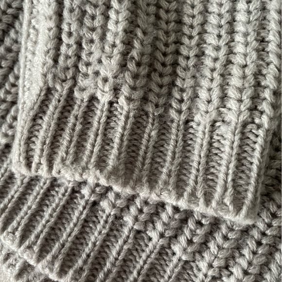 Vera Moda Oversized Women’s Gray Knit Sweater with Tie Up Back Detail Size Small - Picture 8 of 9